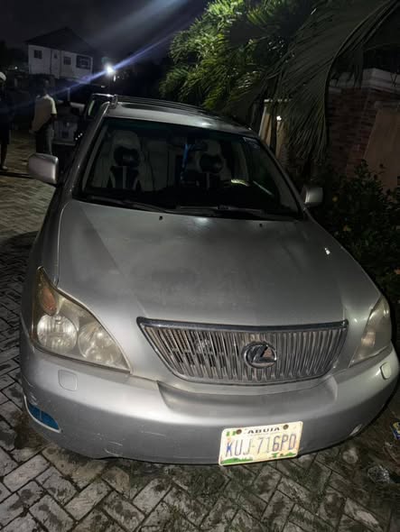 A picture of Lexus Rx330