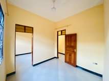 A picture of Mwana Nzengo Njoo ukae kwenye Nyumba Mpya ipo kwenye Mtaa