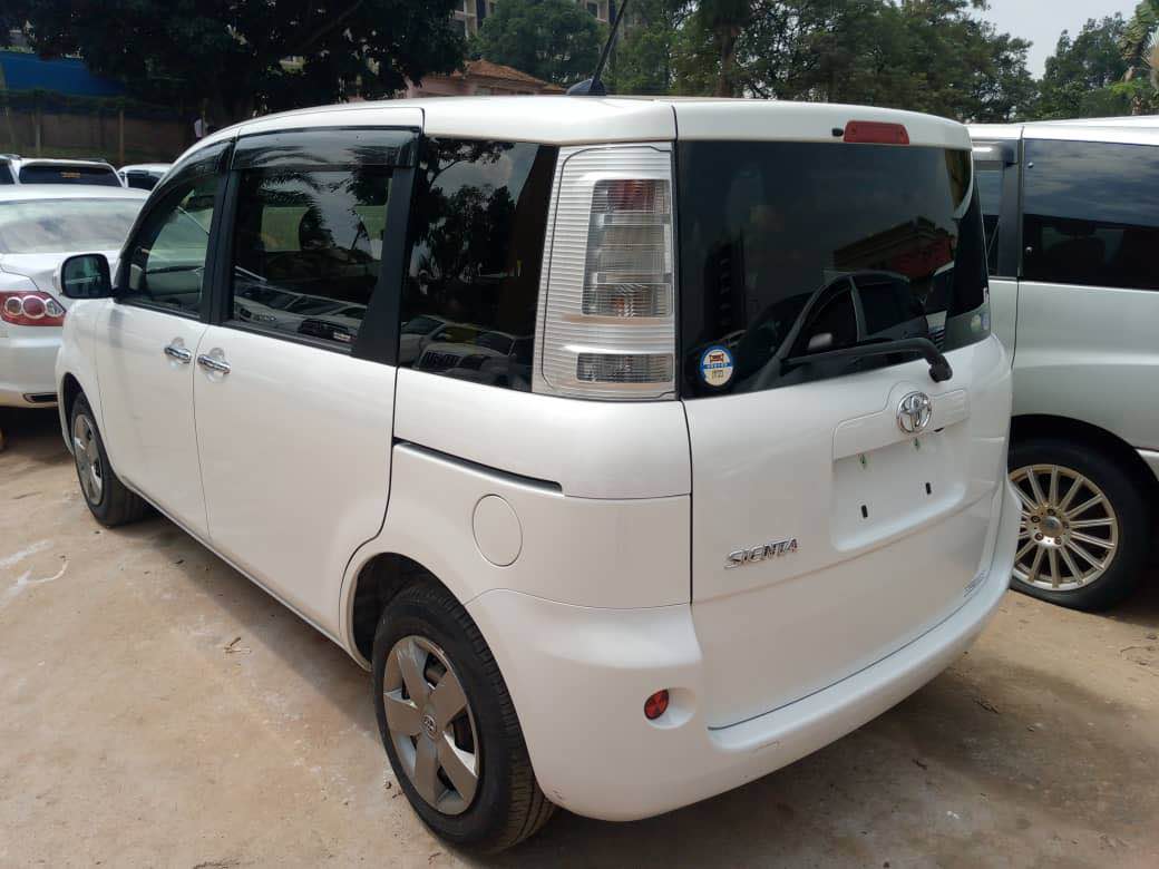 A picture of SIENTA 2012 Black interior VVTI Engine 7 seater UBR 0750147312.