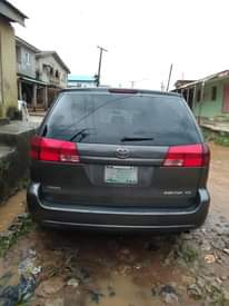 A picture of Toyota sienna 2005 Reg
