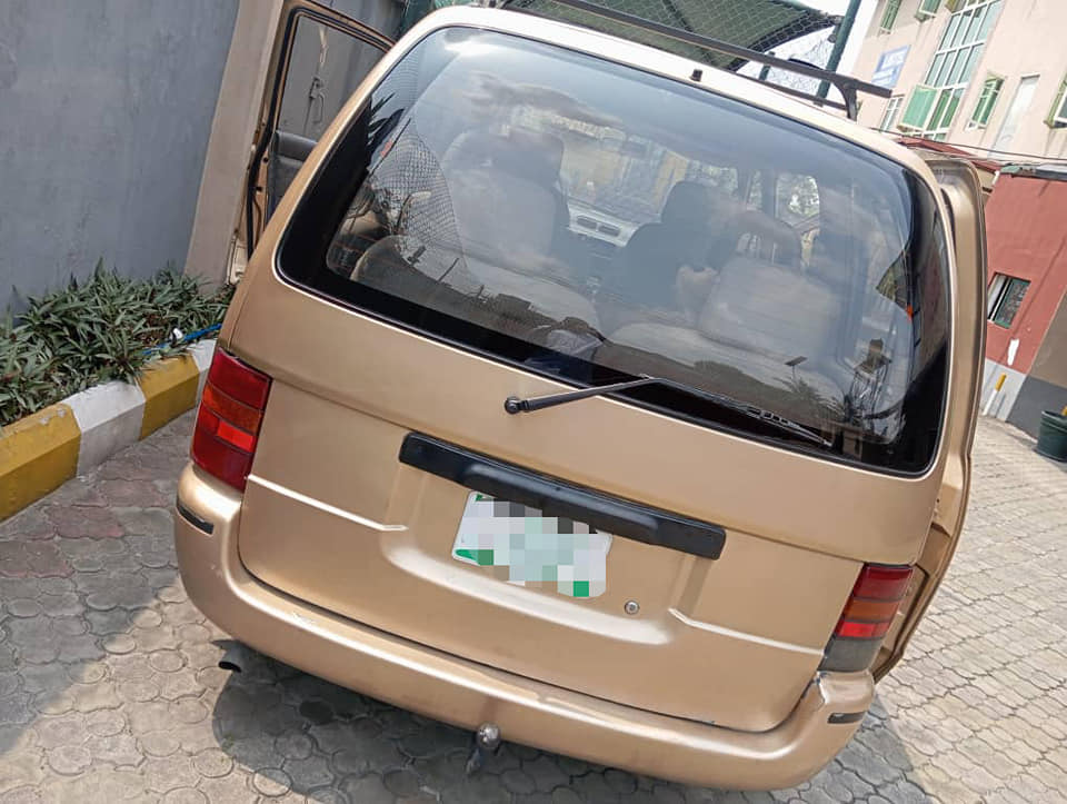 A picture of NISSAN SERENA BUS