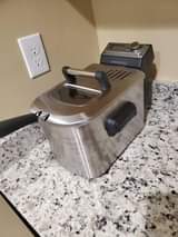 A picture of DEEP FRYER Hizi zinakaanga CHIPS SAMAKI NYAMA etc. Ni ORIGINAL