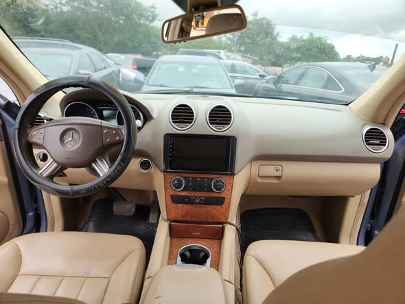 A picture of Mercedes Benz ML350 2008