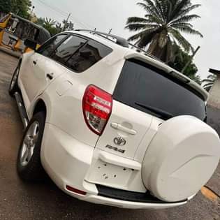 A picture of 2011 Toyota rav4 2011