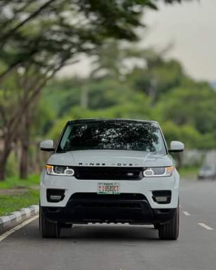 A picture of 2015 RANGE ROVER SPORT