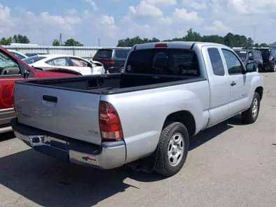 A picture of Tokunbo vehicle Toyota tacoma Price 1Million Lagos State border badagry