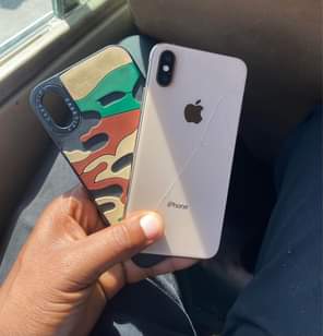 A picture of iPhone XS 64GB