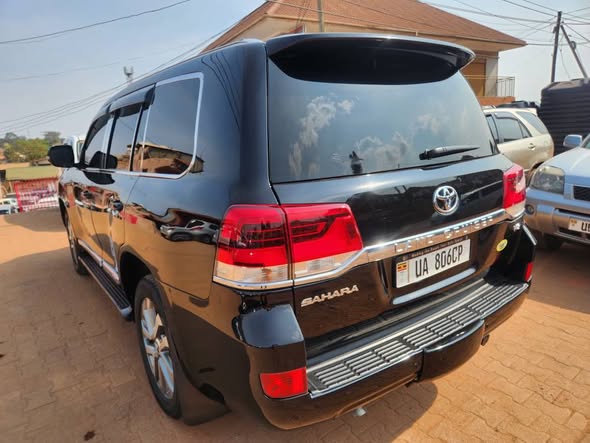 A picture of V8 land cruiser on sale