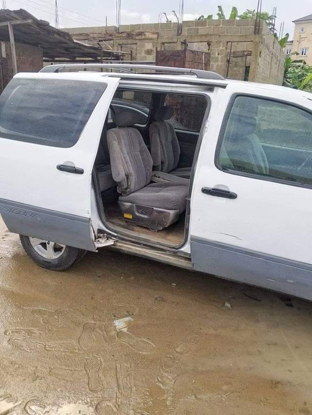 A picture of 2002 Sienna Very sound engine AC is not working Good