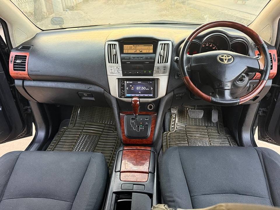 A picture of TOYOTA HARRIER