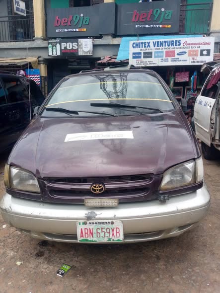 A picture of TOYOTA SIENNA