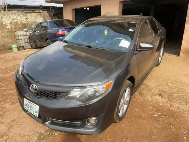 A picture of 2013 Toyota Camry SE