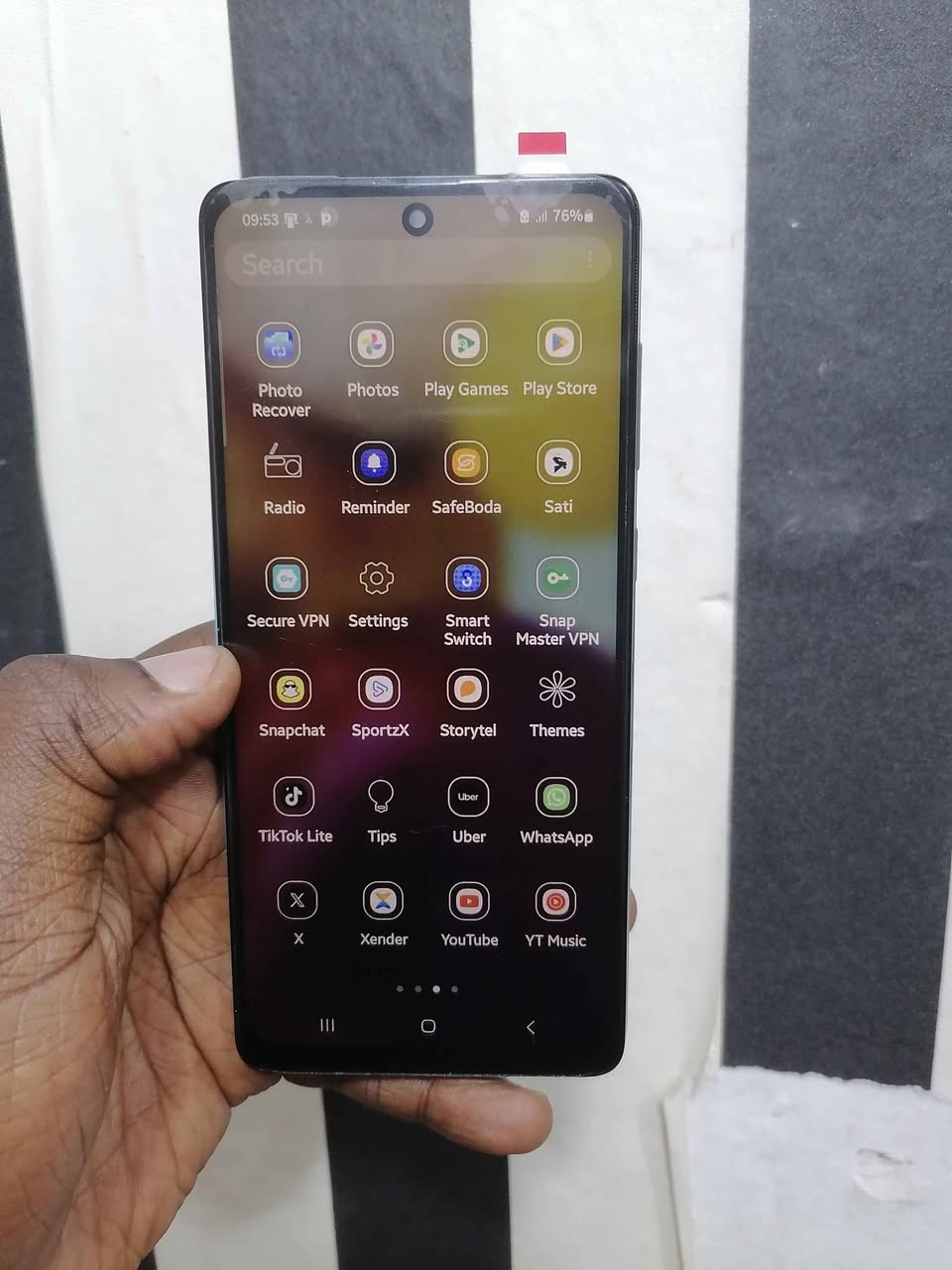 A picture of Samsung A71 intetnet 5g 128gb 6gb ram