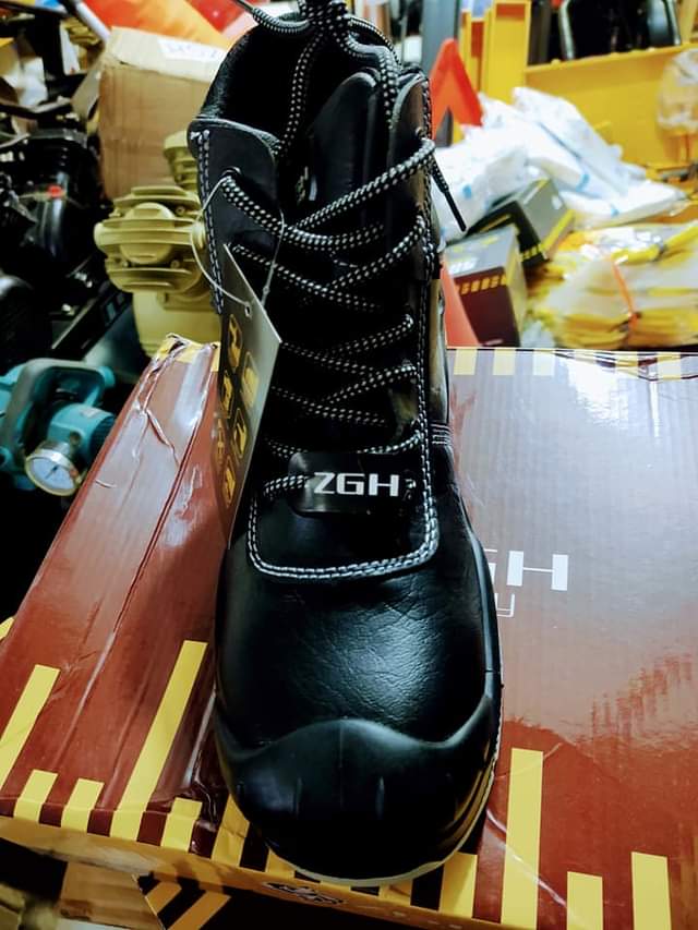 A picture of puncture resistant anti static ad oil and fuell resistant sole