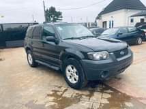 A picture of 2005 Ford Escape