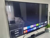 A picture of 55 inch Toshiba smart tv Samsung soundbar en hp laptop