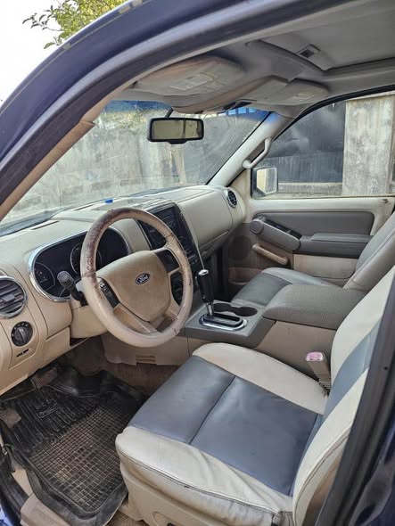 A picture of 2006 FORD EXPLORER