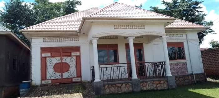 A picture of 3BEDROOMS HOUSE ON QUICK SALE