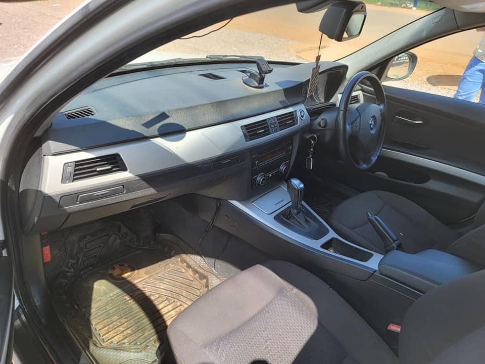 A picture of BMW E90 lady driven perfect inside out 2.0cc