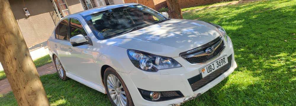 A picture of Subaru legacy 17m