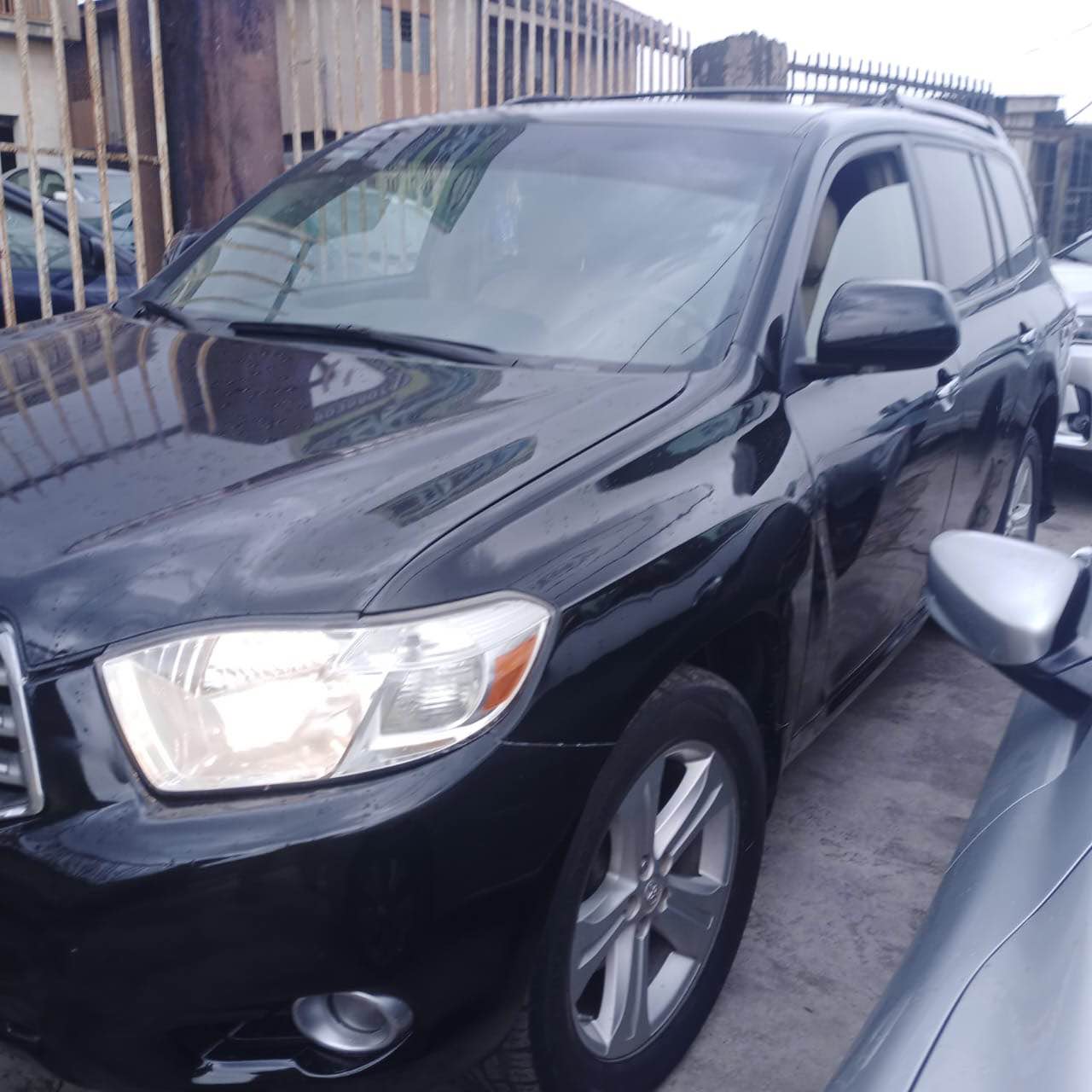 A picture of Distress sales 2010 Toyota Highlander Limited
