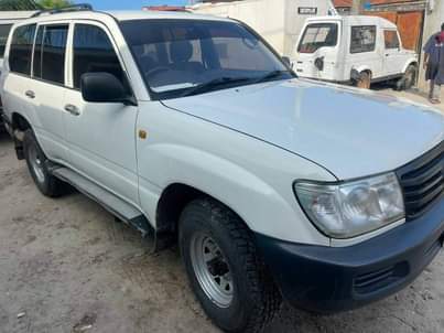 A picture of land cruiser 1hz bado Kali
