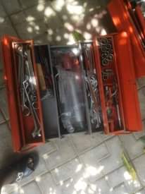 A picture of sets of mechanical tools