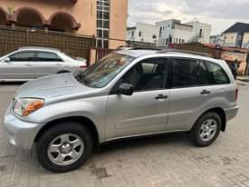 A picture of 2005 Toyota RAV4