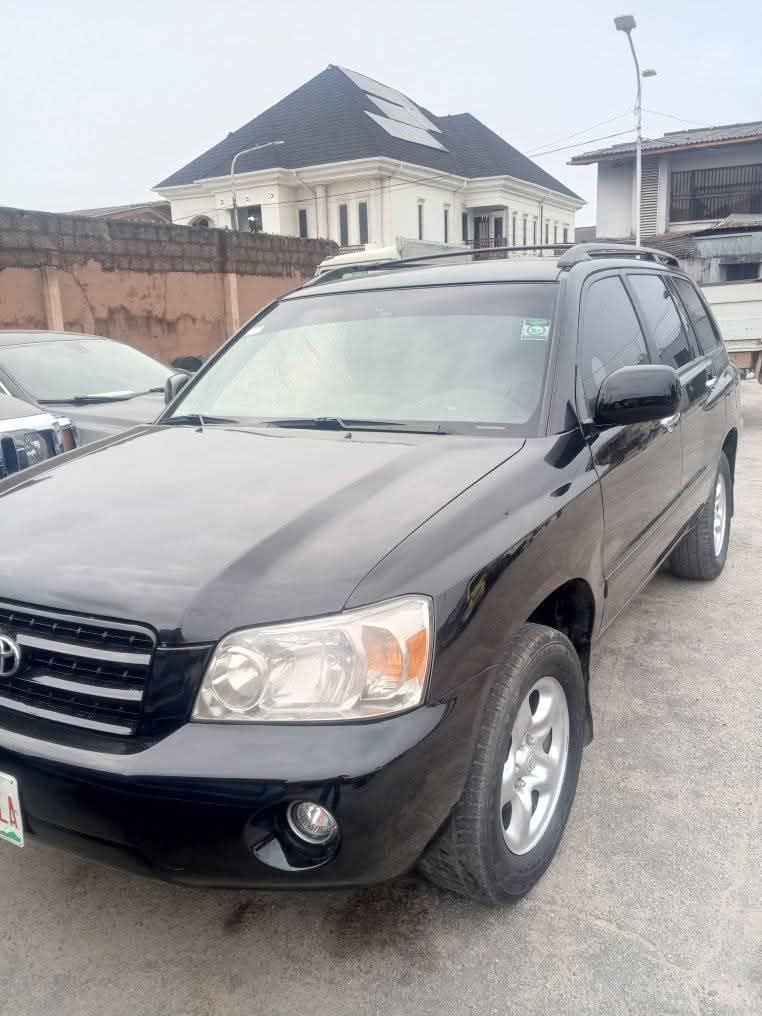A picture of 2003 Toyota highlander