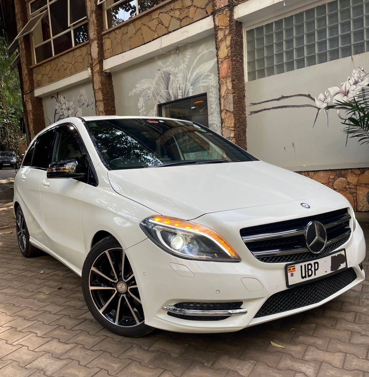 A picture of Mercedes Benz B class on sale at 33m Ugx