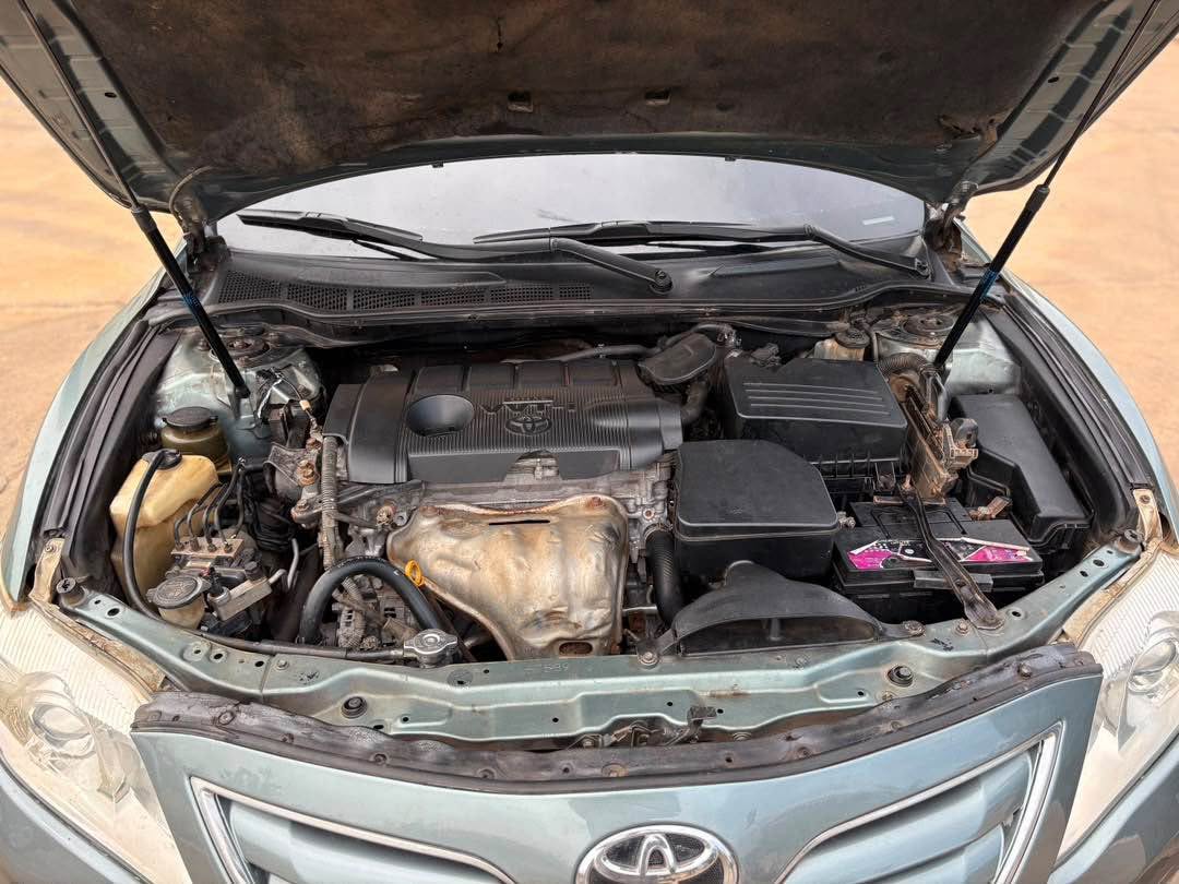 A picture of TOYOTA CAMRY 2010