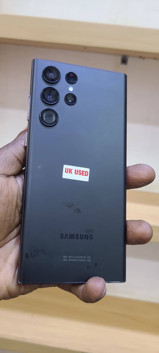 A picture of SAMSUNG S22 ULTRA5G 30 DISCOUNT. 750 000 storage 512GB RAM