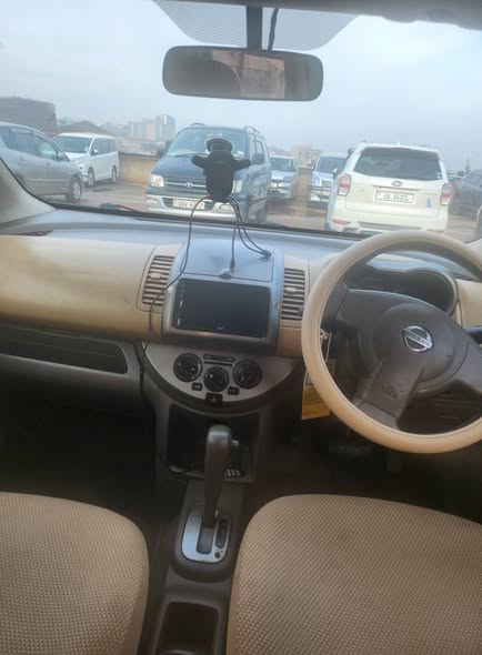 A picture of Nissan note