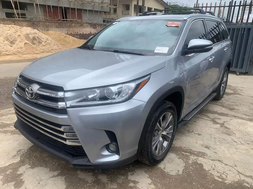 A picture of Toks 2015 Toyota Highlander xle available