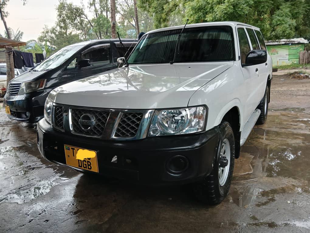 A picture of Nisaan patrol for sale call 0657633355