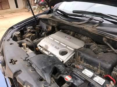 A picture of Lexus rx330 2005 model Formica