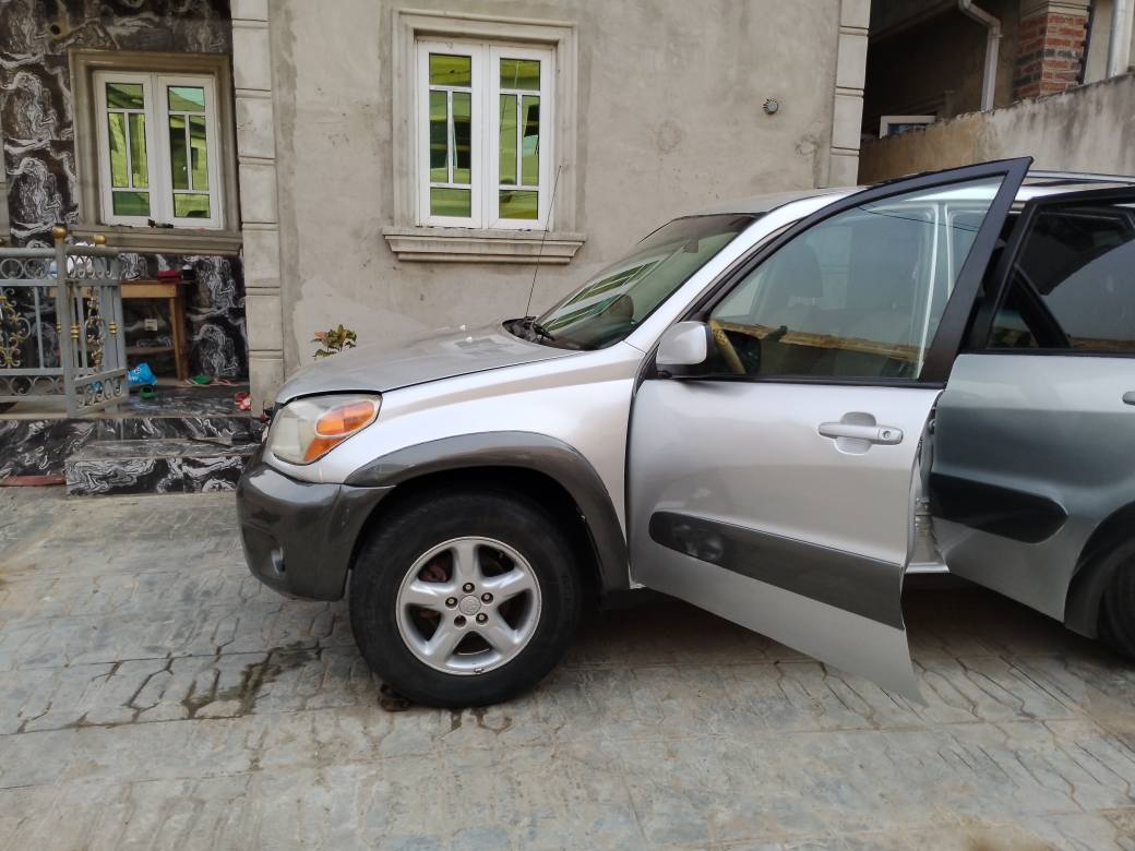 A picture of Toyota RAV4 2005 08123877794