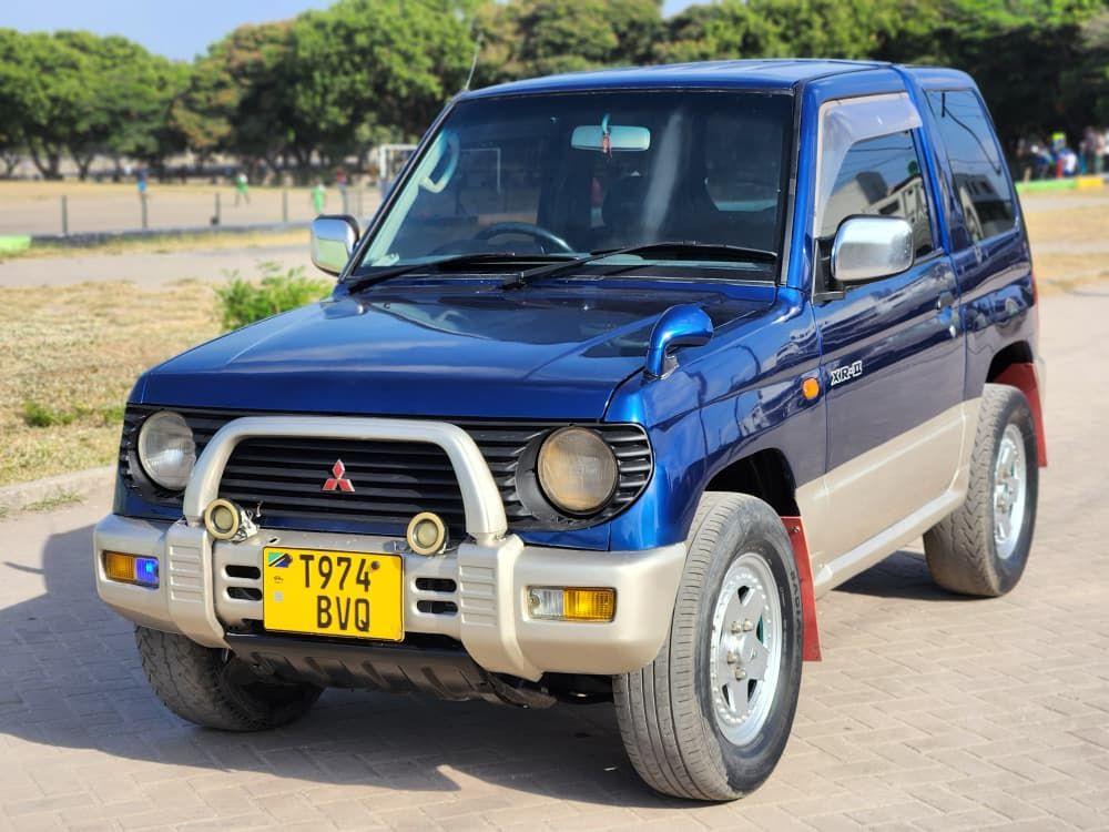 A picture of pajero mini