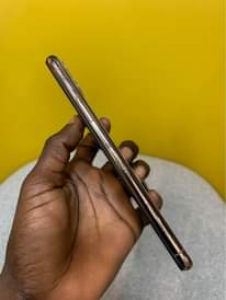 A picture of iPhone 11 Pro Max 64GB