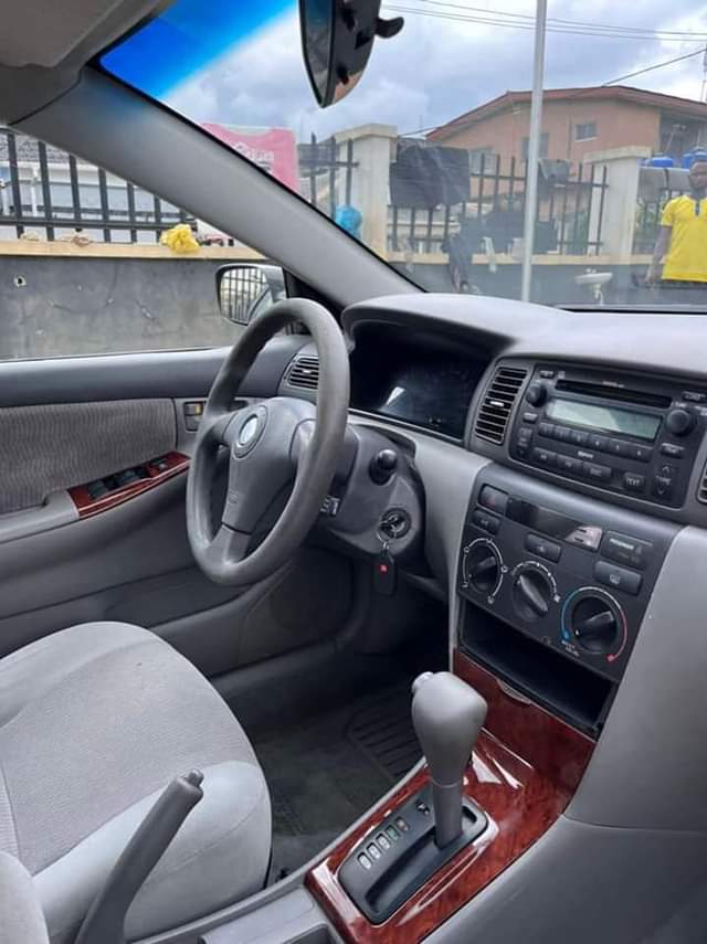 A picture of Toyota Corolla 2005 09061825415