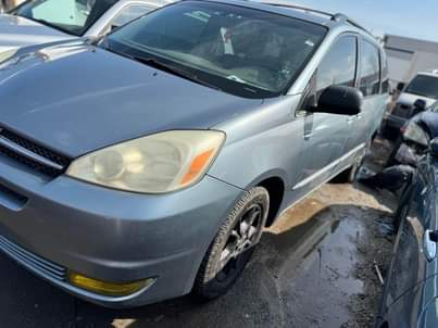A picture of 2004 Toyota Sienna