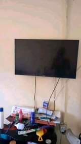 A picture of NAUza TV nch 32 smsung Bei 275 0689319654