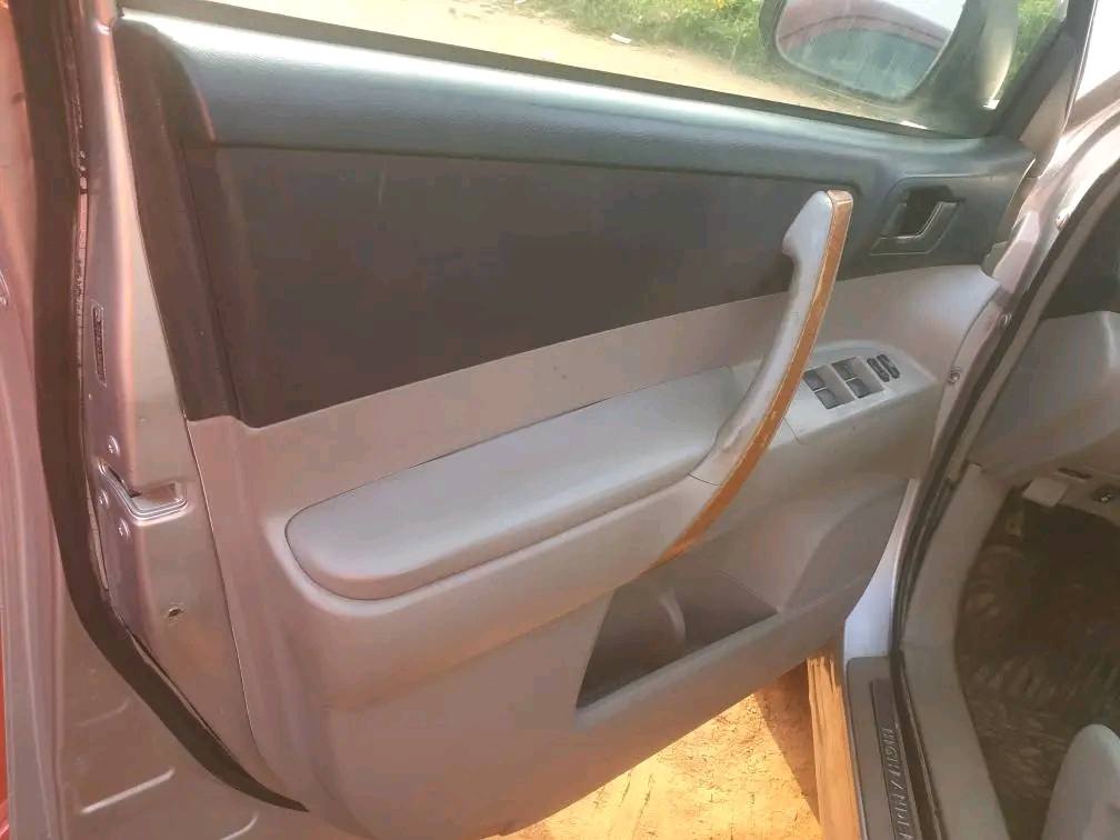 A picture of TOYOTA HIGHLANDER 08