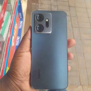 A picture of Infinix zero20 256gb 16ram good price
