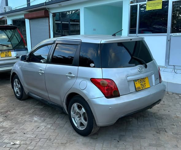 A picture of TOYOTA IST Cc 1290 Full ac Bei milion 8 9