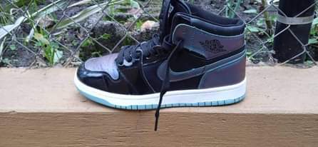 A picture of Am selling these shoes the black anta is size 41
