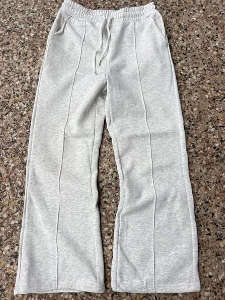 A picture of sweaterpants 256701320440