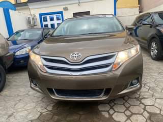 A picture of Extra clean Tokunbo 2013 Toyota Venza LE in pristine condition