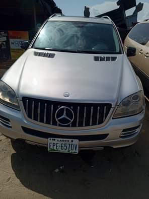 A picture of Neat mercedes Benz ml359 09 10 First body AC Engine