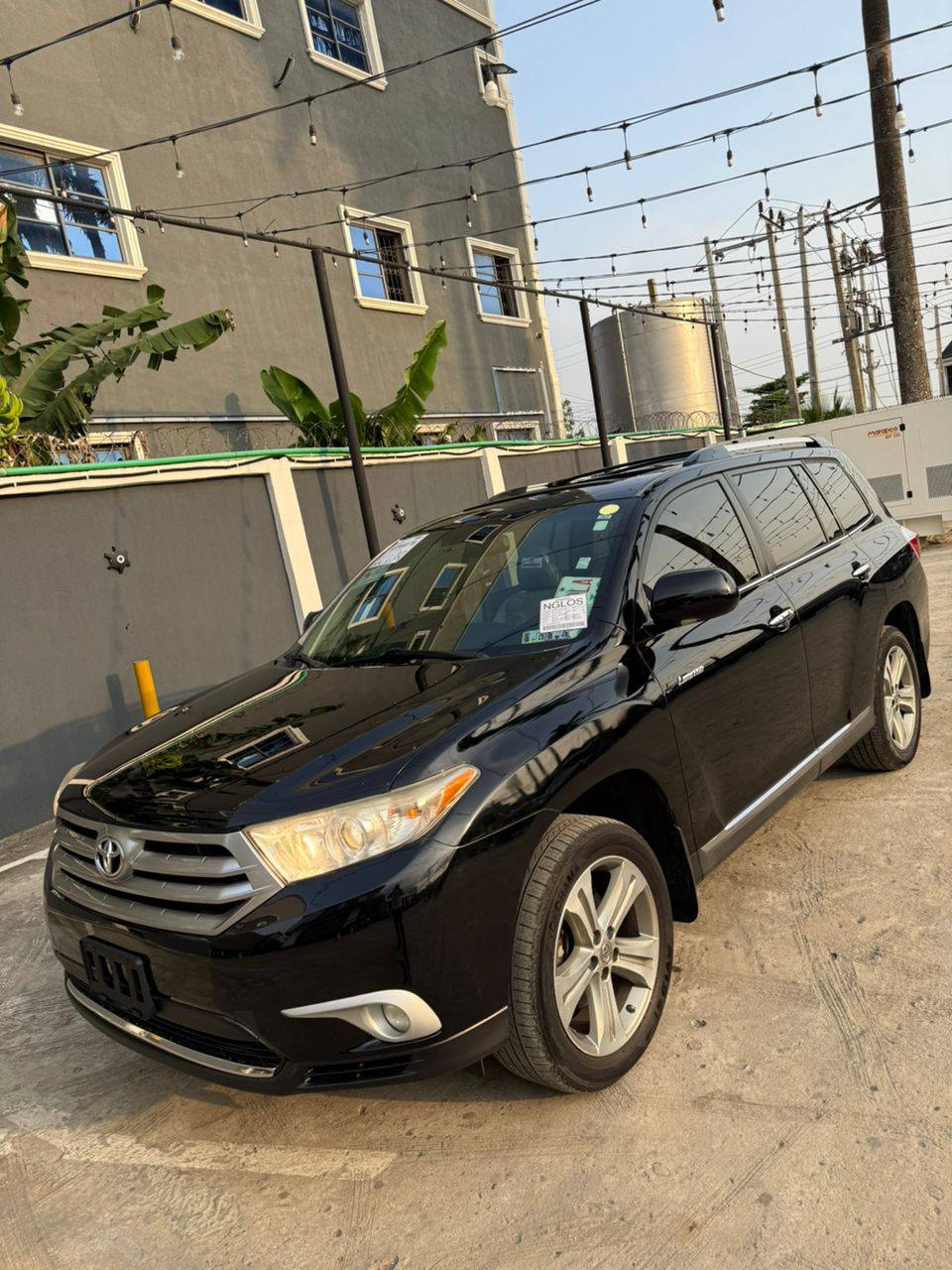 A picture of Toks Toyota Highlander 2012 model